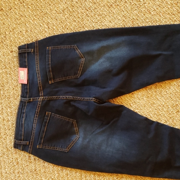 NWT Distressed skinny jean - Picture 5 of 5